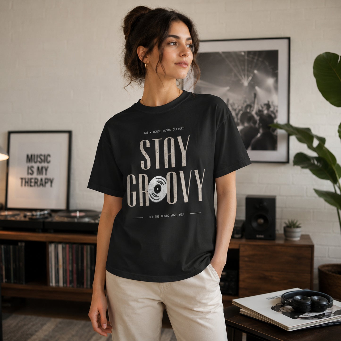 T38 STAY GROOVY Heavyweight T-Shirt